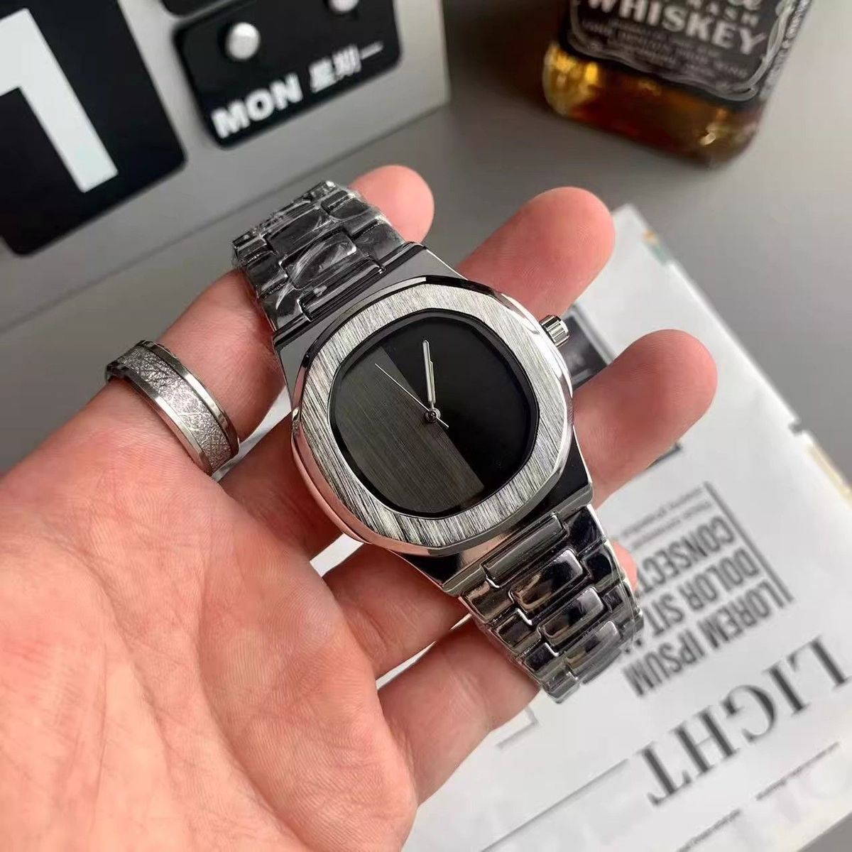 Custom Logo Men's Quartz Watch - Luxury Quartz Watch Brands 评论和价格